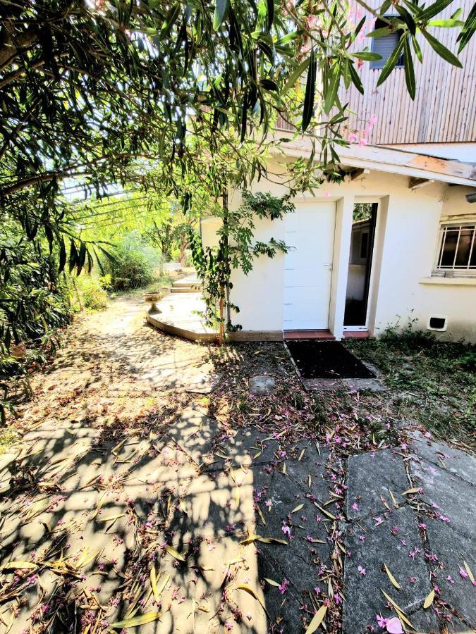 Calme Grand Jardin, A 10mn Du Centre Villa